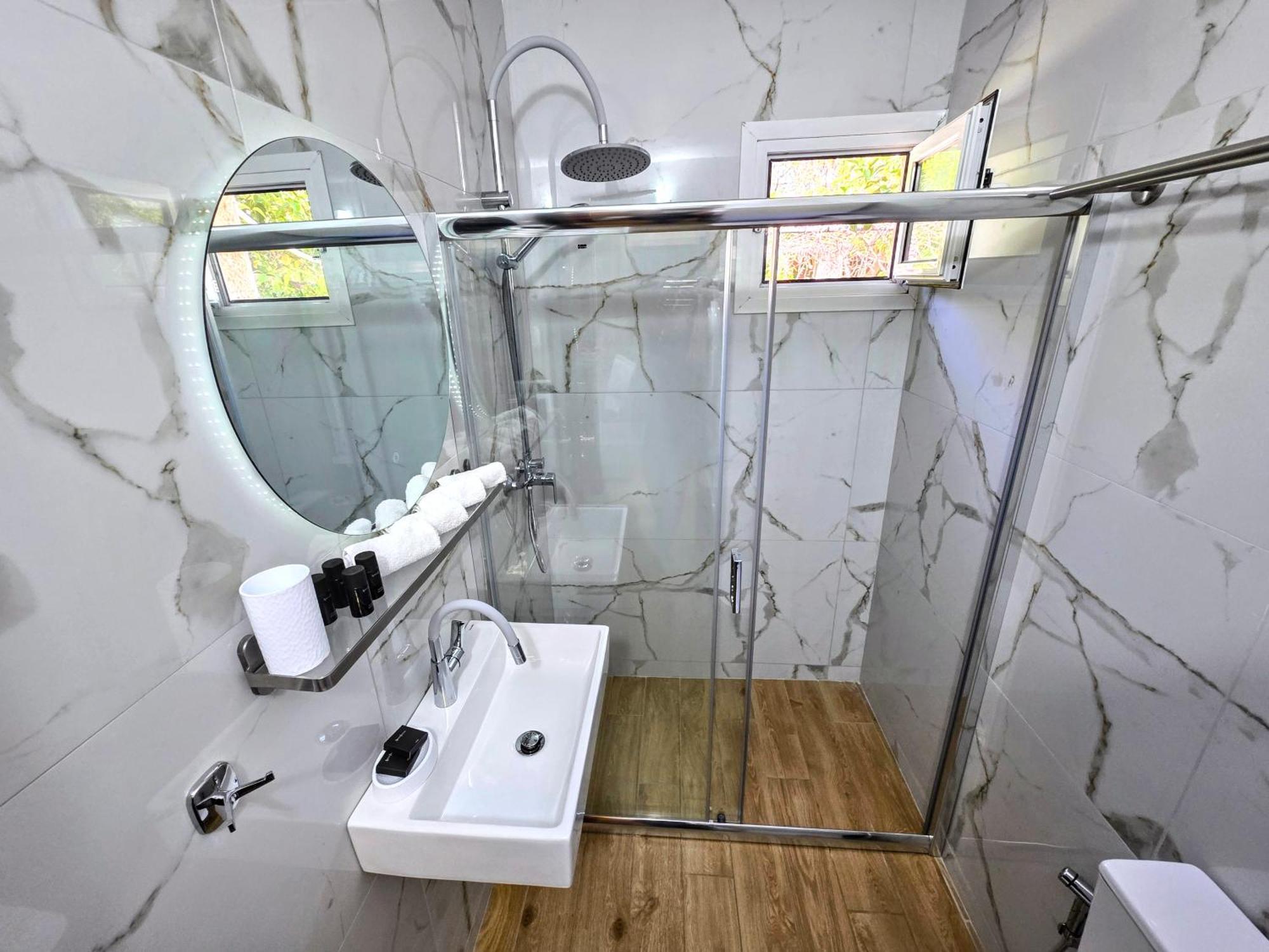 The Elysian At Nicopolis Jacuzzi Appartement Nikopolis Buitenkant foto